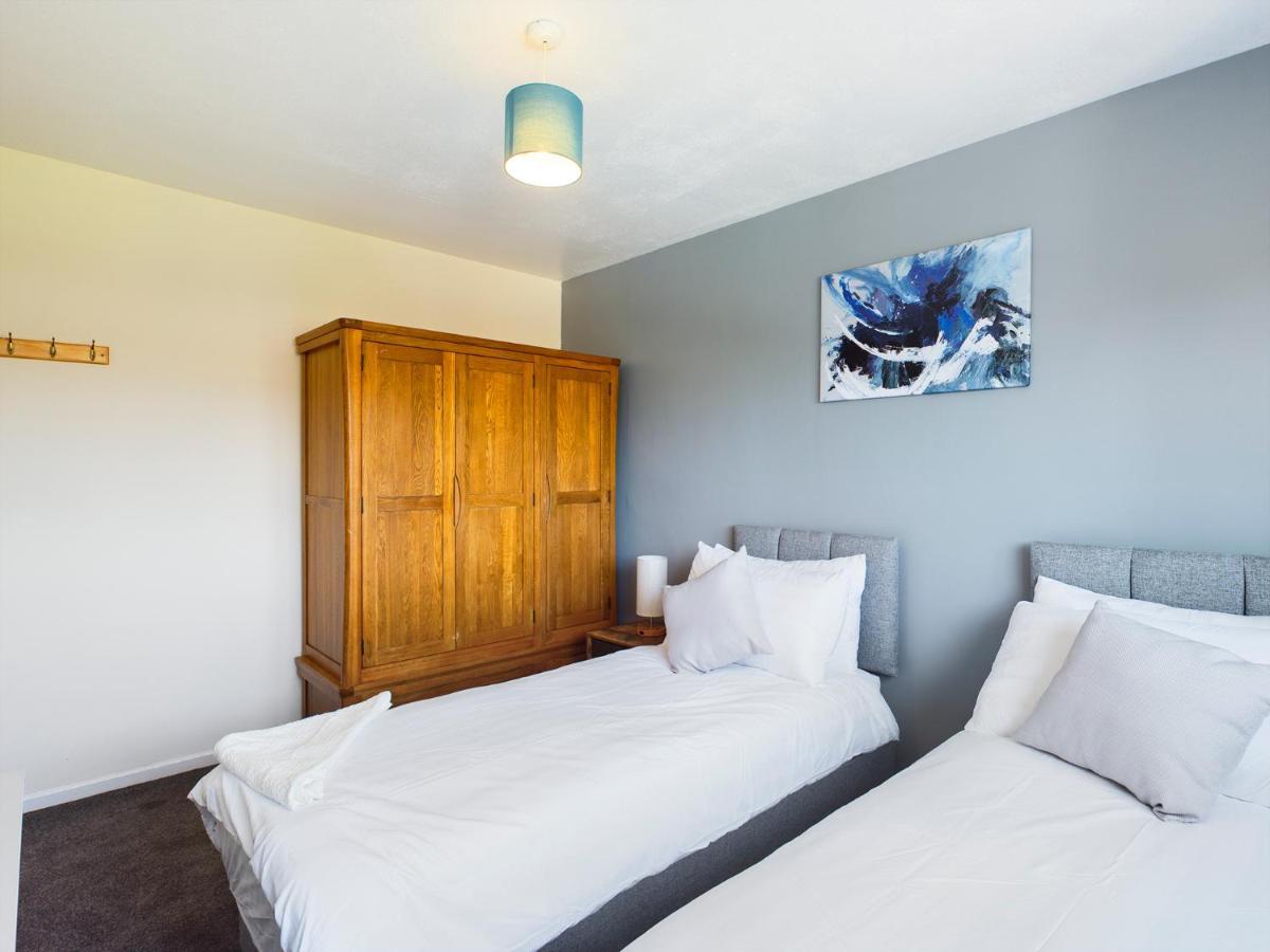 247 Serviced Accommodation In Telford- 3Br House エクステリア 写真