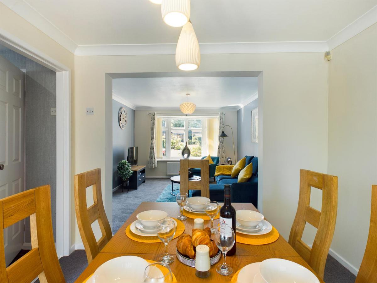 247 Serviced Accommodation In Telford- 3Br House エクステリア 写真