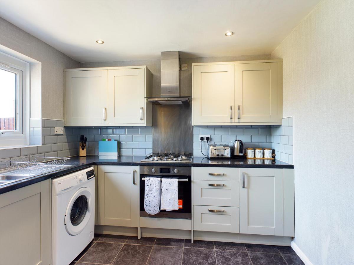 247 Serviced Accommodation In Telford- 3Br House エクステリア 写真