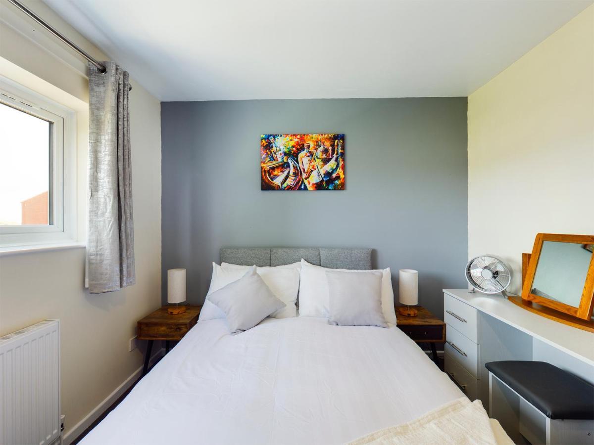247 Serviced Accommodation In Telford- 3Br House エクステリア 写真