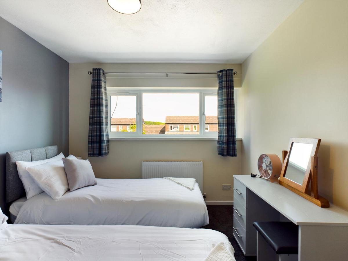 247 Serviced Accommodation In Telford- 3Br House エクステリア 写真