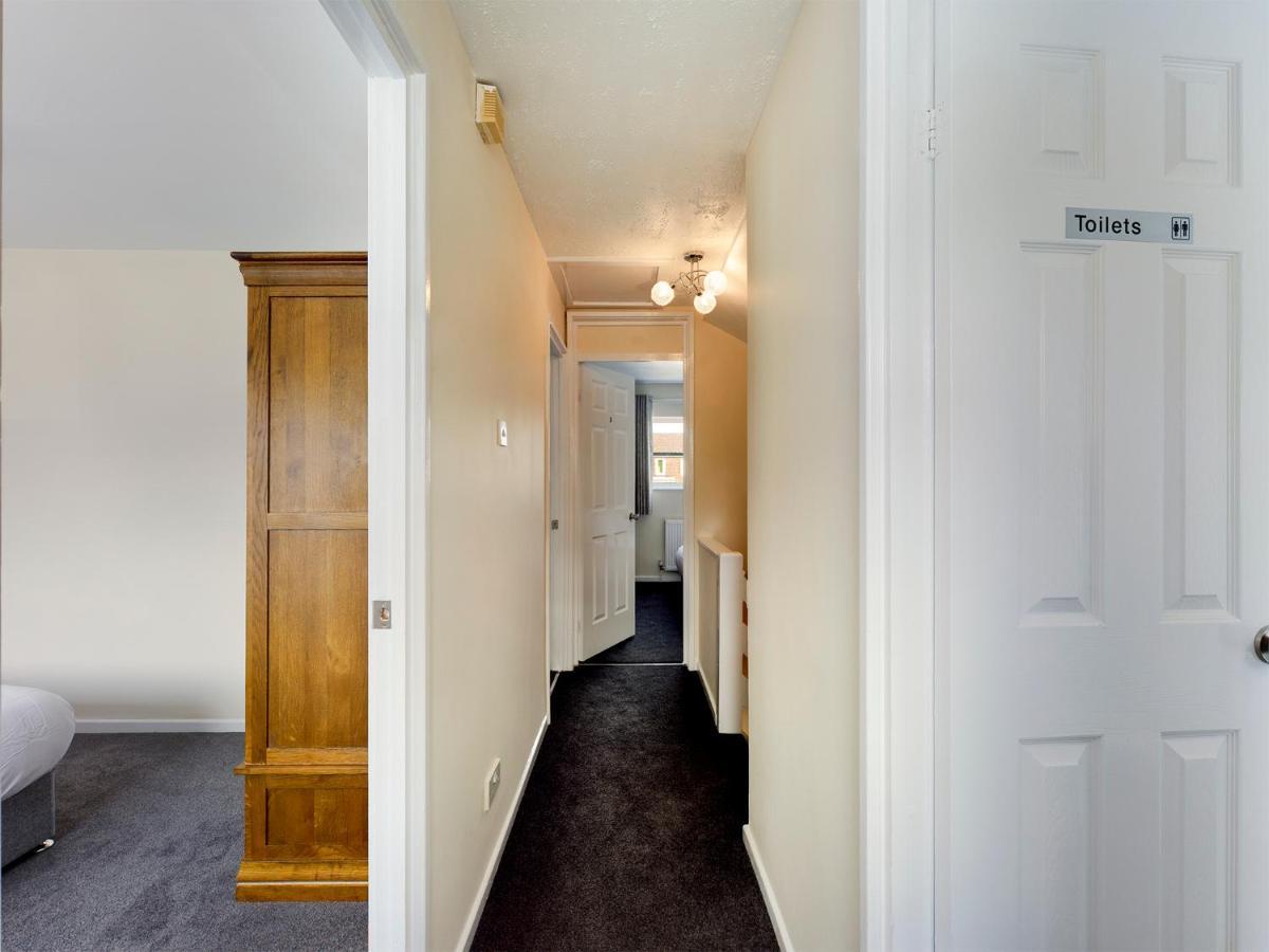 247 Serviced Accommodation In Telford- 3Br House エクステリア 写真