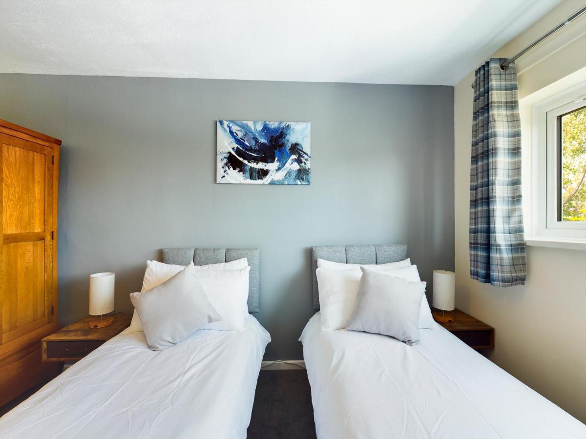 247 Serviced Accommodation In Telford- 3Br House エクステリア 写真