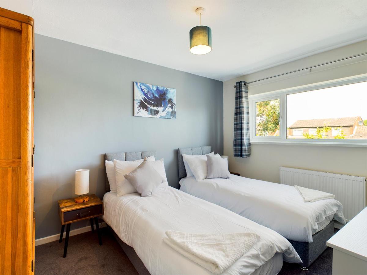 247 Serviced Accommodation In Telford- 3Br House エクステリア 写真