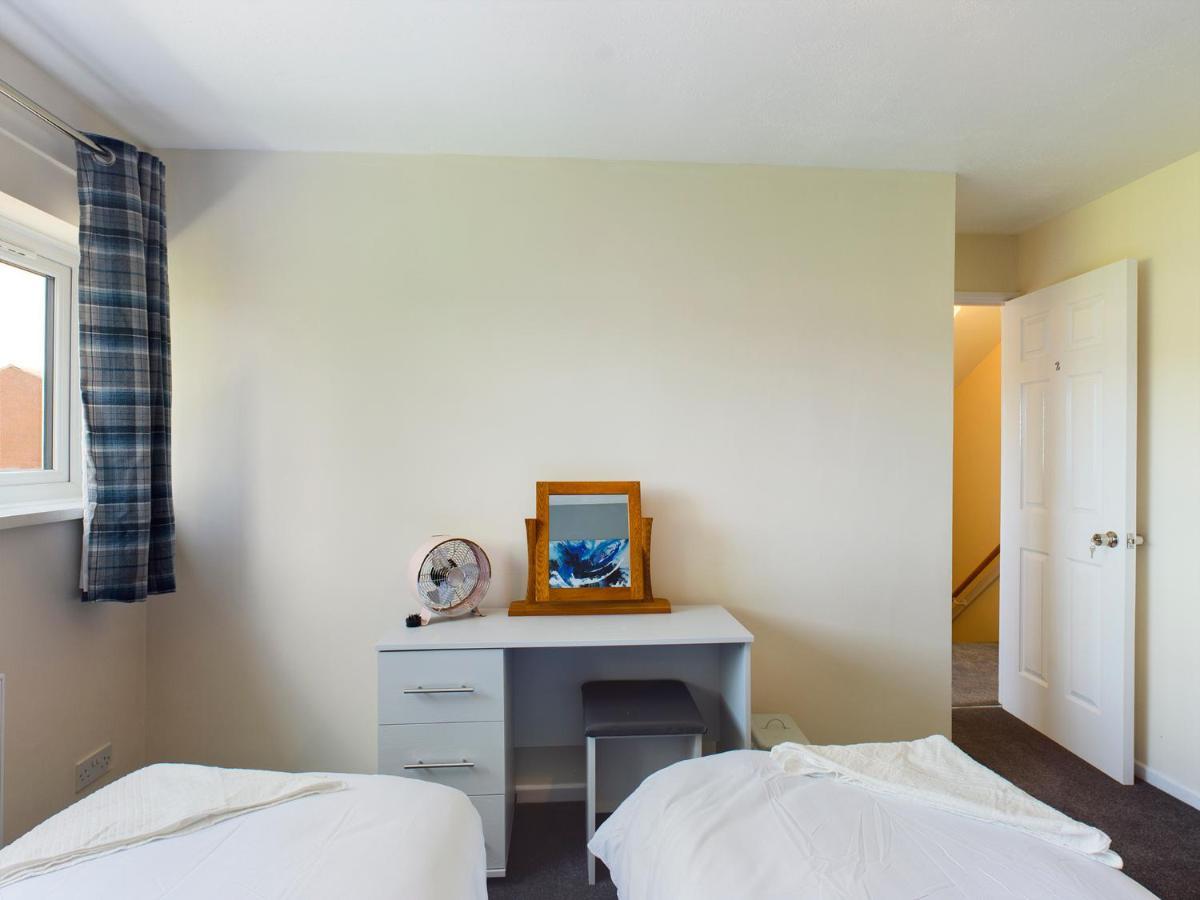 247 Serviced Accommodation In Telford- 3Br House エクステリア 写真