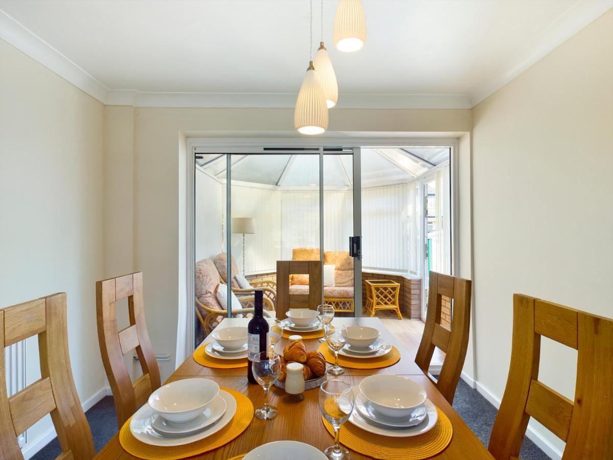 247 Serviced Accommodation In Telford- 3Br House エクステリア 写真