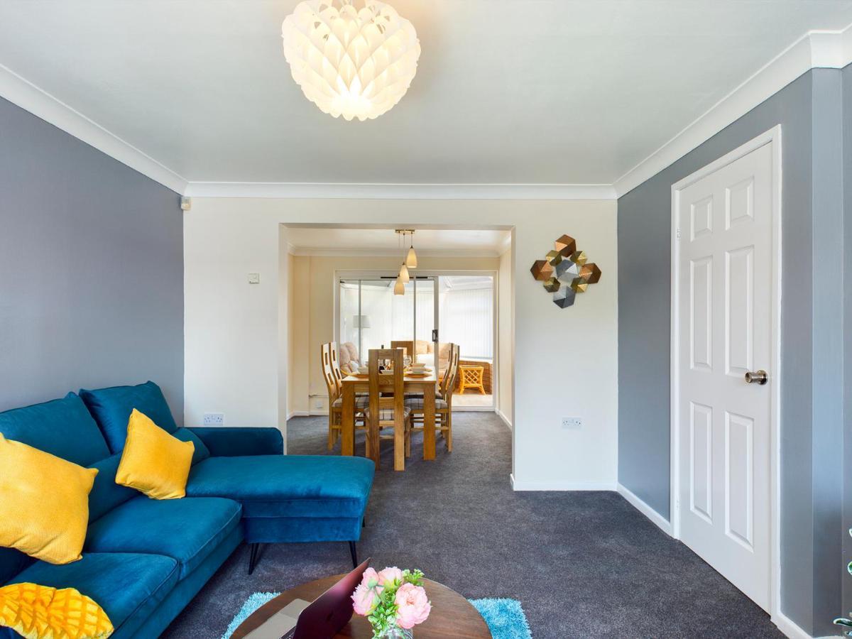 247 Serviced Accommodation In Telford- 3Br House エクステリア 写真